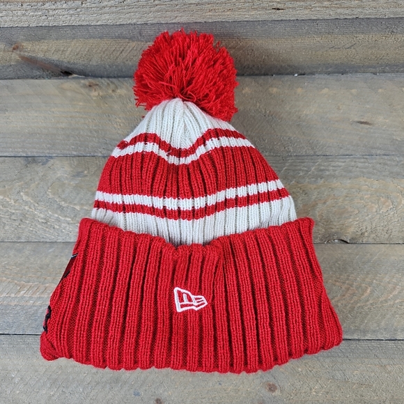 New Era Tampa Bay Buccaneers NFL Football Lined Red Cream Stocking Hat - Picture 5 of 9